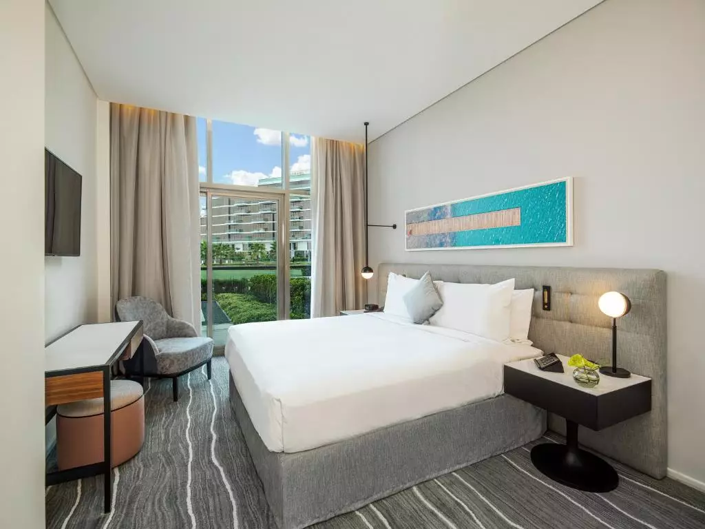 Th8 Palm Dubai Beach Resort